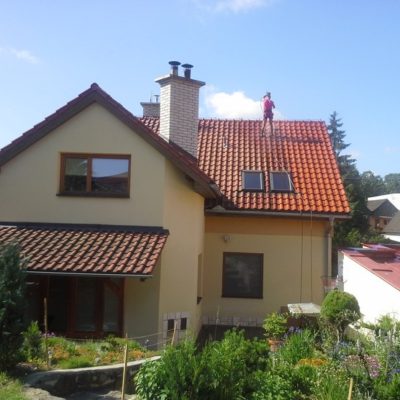 Čistenie strechy od lyšajov a machu - Poprad - ProRoof